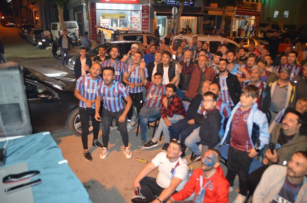 Bodrum'da Trabzonspor Şampi̇yonluğu Görsel Şölen Oluşturdu 2 DSC 3276