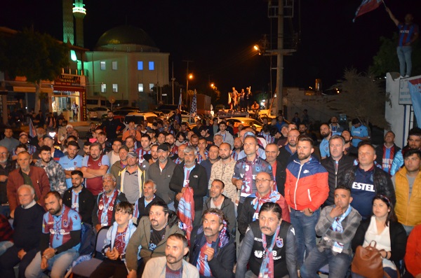 Bodrum'da Trabzonspor Şampi̇yonluğu Görsel Şölen Oluşturdu 3 DSC 3283