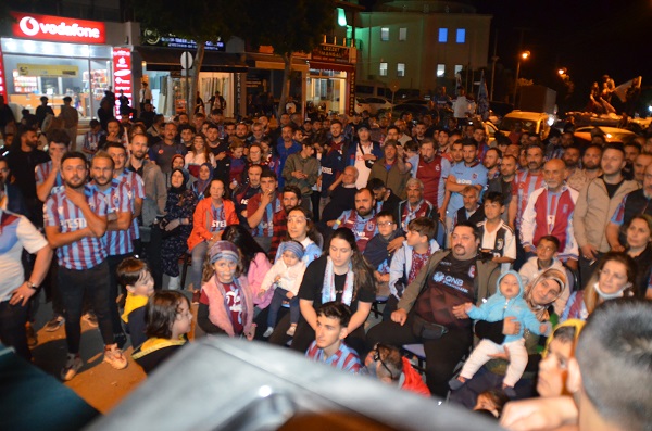 Bodrum'da Trabzonspor Şampi̇yonluğu Görsel Şölen Oluşturdu 5 DSC 3319