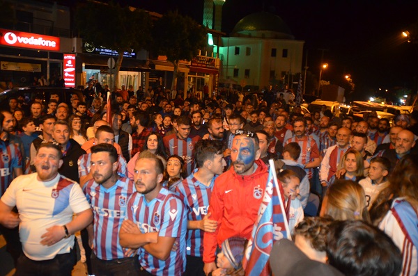Bodrum'da Trabzonspor Şampi̇yonluğu Görsel Şölen Oluşturdu 6 DSC 3368 1