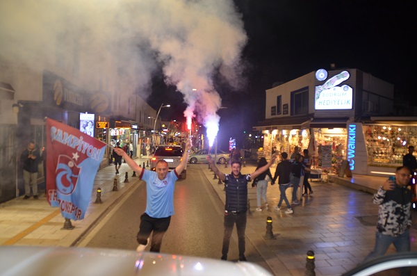Bodrum'da Trabzonspor Şampi̇yonluğu Görsel Şölen Oluşturdu 10 DSC 3444