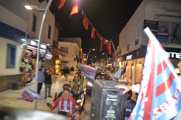 Bodrum'da Trabzonspor Şampi̇yonluğu Görsel Şölen Oluşturdu 11 DSC 3463