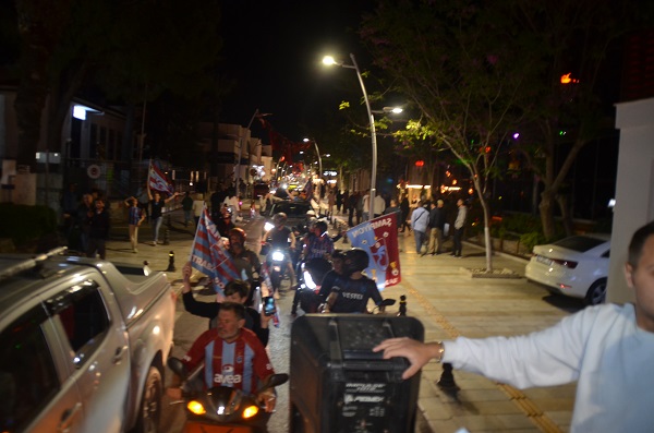 Bodrum'da Trabzonspor Şampi̇yonluğu Görsel Şölen Oluşturdu 20 DSC 3464
