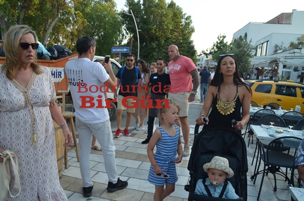 'Dünyanın En Korkutucu Adamı Lakablı Ünlü Aktöre Bodrum'da Yoğun Ilgi 7 DSC 5167 1