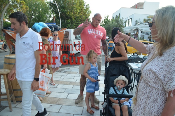 'Dünyanın En Korkutucu Adamı Lakablı Ünlü Aktöre Bodrum'da Yoğun Ilgi 8 DSC 5169