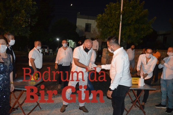 Takılar Gelin- Damat Yerine Cansız Mankenlere Takıldı , Sosyal Mesafeli Horon Oynandı 2 DSC 8791