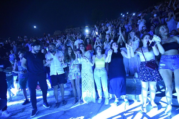 Bodrum Antik Tiyatro'da Yıldız Tilbe Rüzgarı 3 Emrah Kaman Tugba Melis Turk Yesim Ceren Bozglu