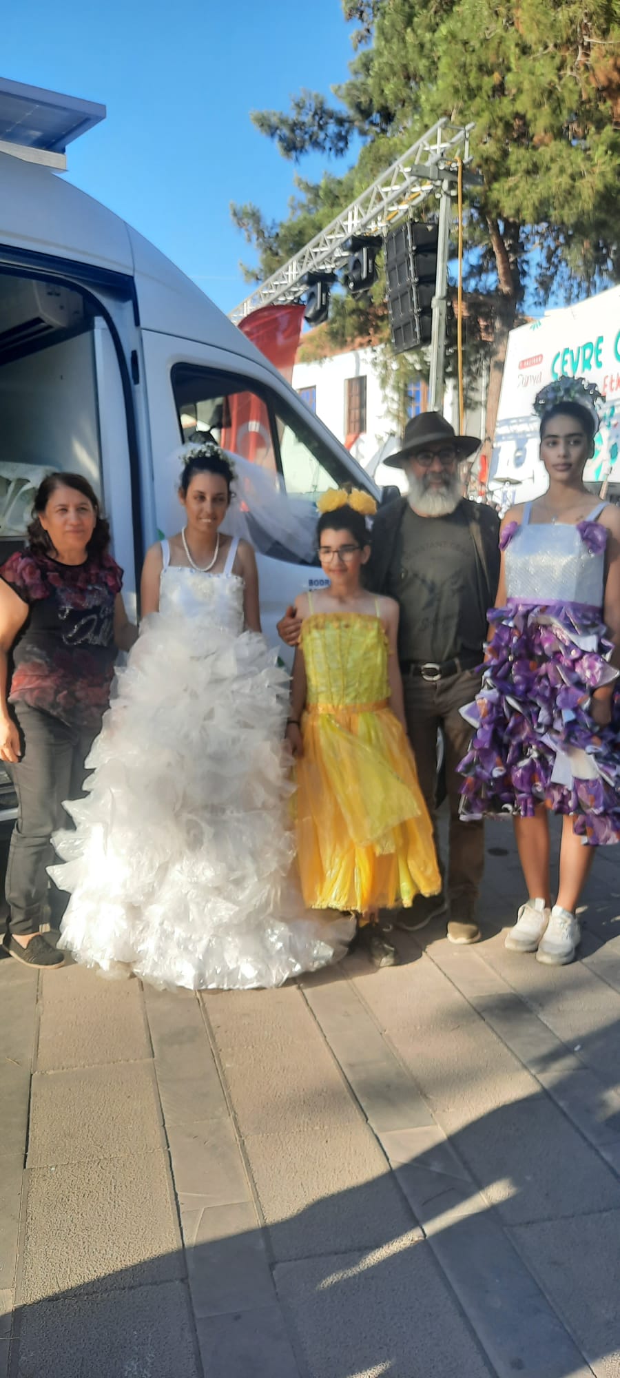 Çöpe Atılan Poşet Ve Kağıtlar Gelinlik Oldu Defile Buyuk Ilgi Gördü 4 IMG 20220608 WA0045