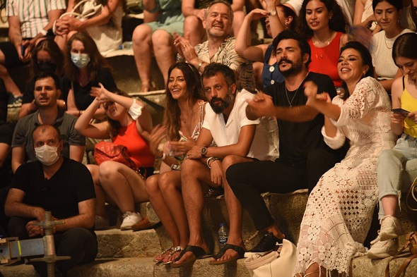Bodrum Antik Tiyatro'da Yıldız Tilbe Rüzgarı 2 Tugma Melis Turk Emrah Kaman Yesim Ceren Bozoglu