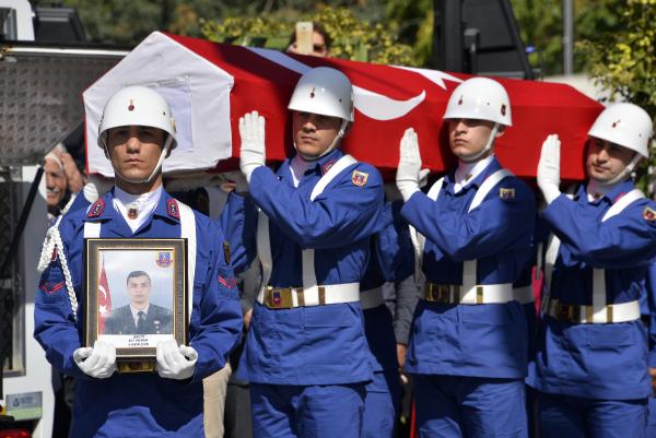Şehitlere Son Veda 3 adef6de8b5bf97dcb97465fdc8e2f9e6