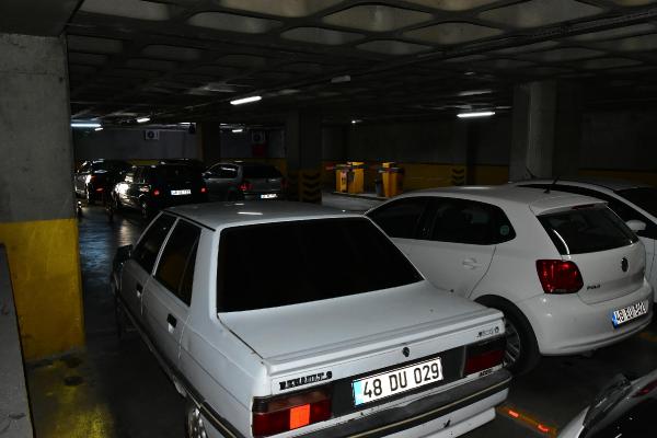 Muğla'da Beklenen Fırtına Öncesi Otoparklar Doldu 3 cd6d771c8cfc23decc58be0894cdb4e6