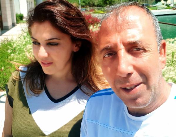 Balkondan Düşen Polis Memuru Son Yolculuğuna Uğurlandı 3 e07f56dce807429d0a4bc6e7d4b99496