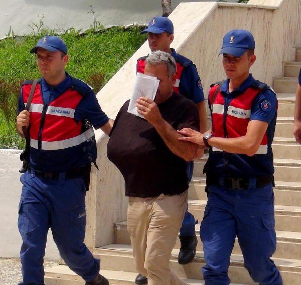 Uzaklaştırma Kararı Aldıran Eşini Eve Kilitleyip Bahçedeki Kafeteryayı Ateşe Verdi 3 e78830d98c62d8e24b5eb10469d0b702
