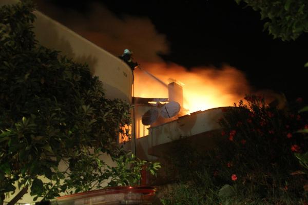 Balkonda Yakılan Mangal Ateşinin Çıkardığı Yangın, 3 Daireye Sıçradı 3 ee93e392fea3e79e94a38466160966ce