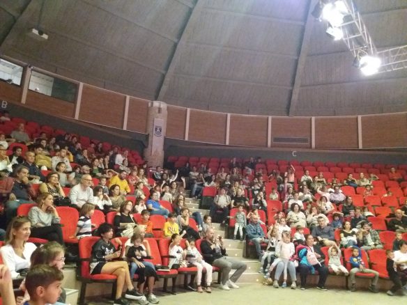 sehir tiyatrosundan ilk cocuk oyunu cizmeli kedi sahnede 3 e1542206760812