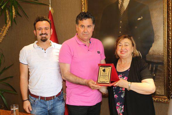 Ünlü Tiyatroculardan Başkan Kocadon’a Ziyaret 3 unlu tiyatroculardan baskan kocadona ziyaret 3 e1525736164791