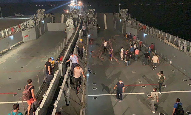 Milas'ta Vatandaşlar Çıkarma Gemileriyle Tahliye Ediliyor 10 040820212254599921133