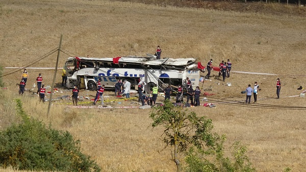 Balıkesir'de Yolcu Otobüsü Takla Attı: Ölü Sayısı 15'E Yükseldi 20 080820210911465656071