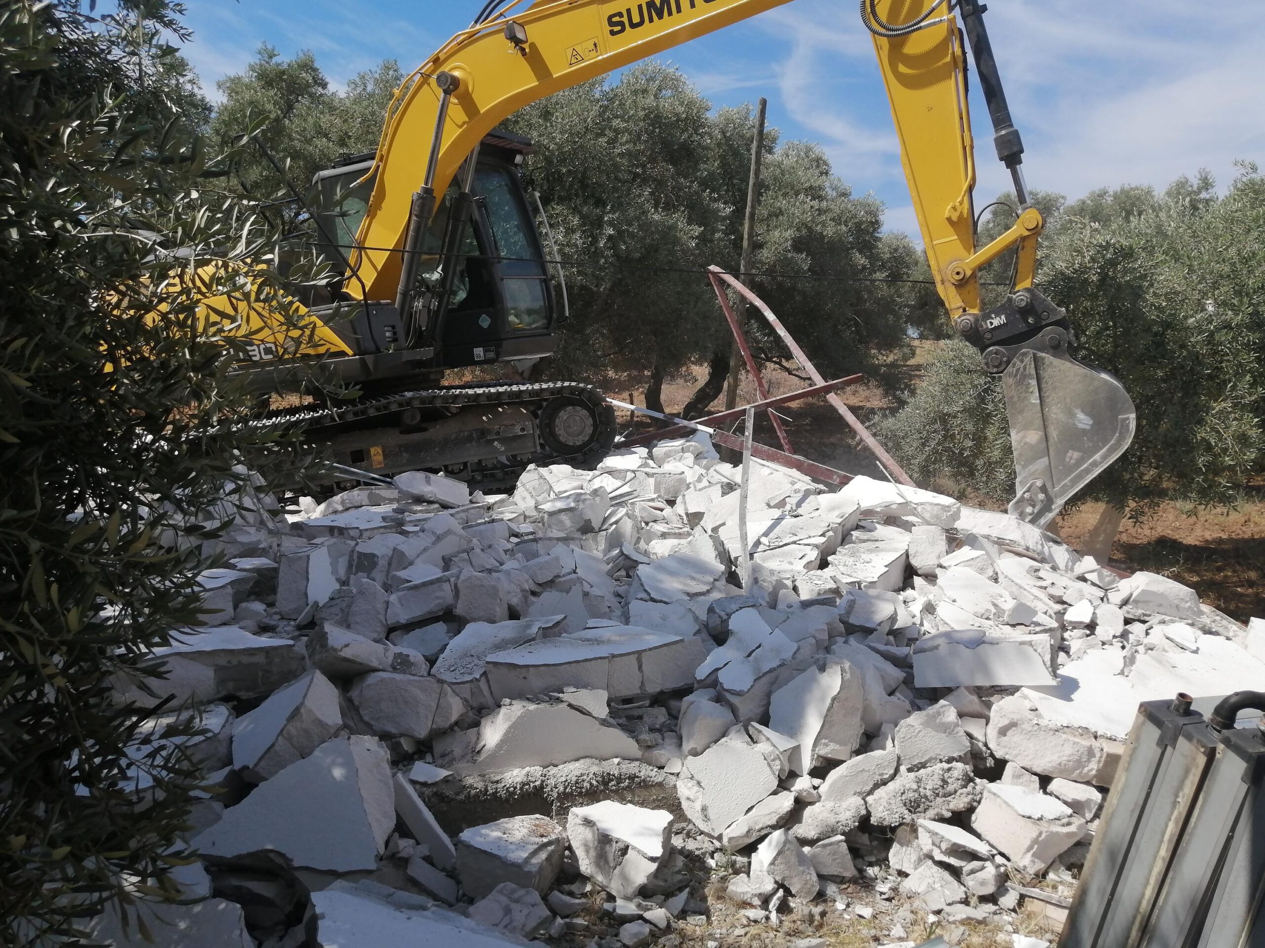 Akbük Koyu'ndaki Kaçak Yapılar Yıkıldı 4 140620211700428219521 scaled