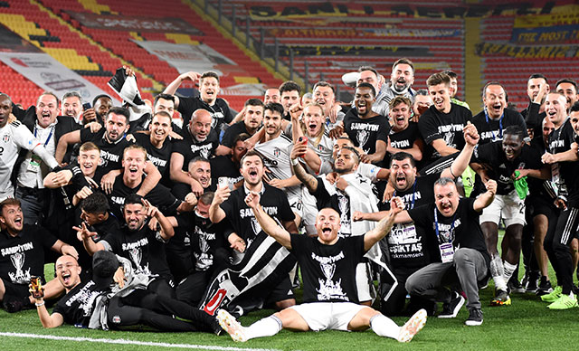 Süper Lig'in 2020-2021 Sezonu Şampiyonu Beşiktaş Oldu 11 150520212255478226154