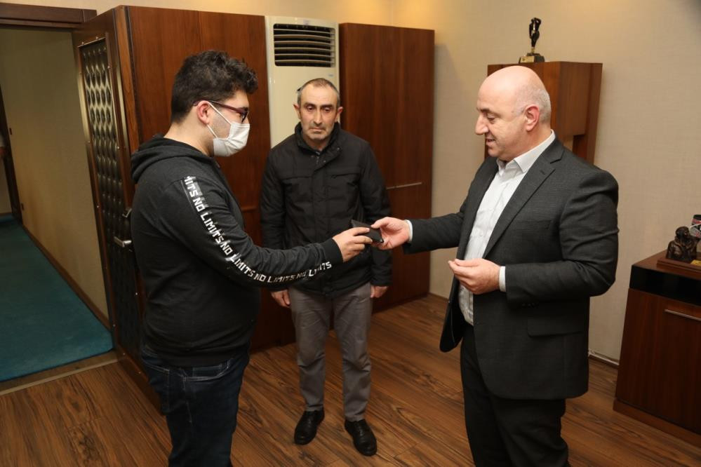 Fikret Akbaş Örnek Bir Davranışa Imza Attı 1 160320221326462578713 1
