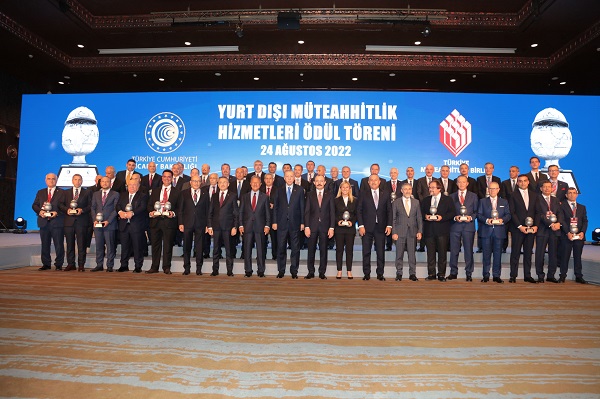 Yurt Dişinda Büyük Projeler Üstlenen Müteahhi̇tler Ödüllendi̇ri̇ldi̇ 1 1661345240 d l Toplu