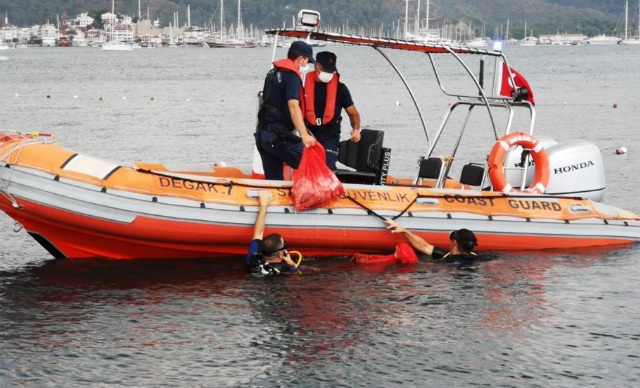 Marmaris Körfezinde Dip Temizliği Yapıldı 3 170920211237273072293.jpeg
