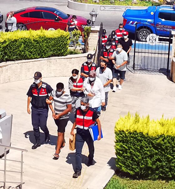 Jandarma Ve Mi̇t'ten Fetö Operasyonu; Motor Yatla Kaçmak Isterken Yakalandılar 18 180720211716300725716 e1626650427211