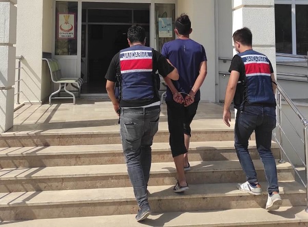 Otomobiilin Camını Kırarark Içerisinde Bulunan (7.000) Tl Parayı Çaldı 2 2 2 3