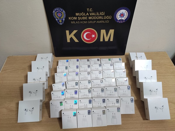 Durdurulan Otomobilde Gümrük Kaçağı Malzemelere El Konuldu 8 2 4 1