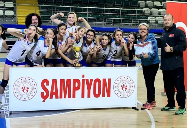 Mahinur Cemal Uslu Ortaokulu Voleybol İl Birincisi 7 bodrum mahinur cemal uslu ortaokulu yildiz ki 16678615 amp e1703934158444