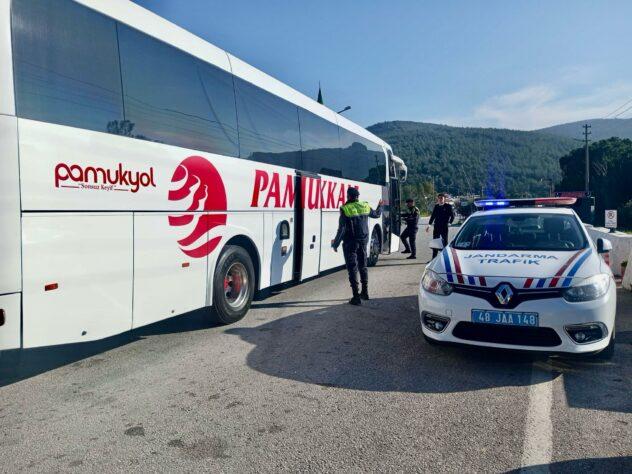 Şehirlerarası yolcu taşıyan otobüslerde denetim 21 araç trafikten men edildi 7 WhatsApp Image 2024 02 18 at 11.28.14 e1708253790399