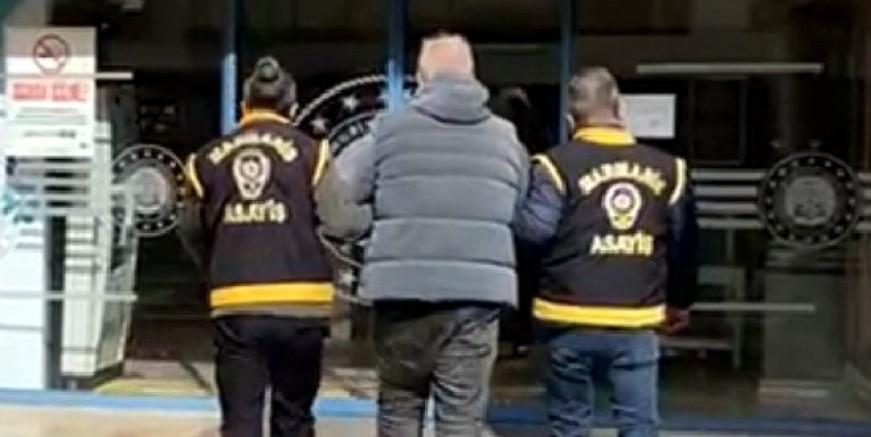Adam öldürmekten aranan şahıs yakalandı 8 adam oldurmekten 20 yil hapis cezasi ile aranan sahis yolda yerde yatarken bulundu