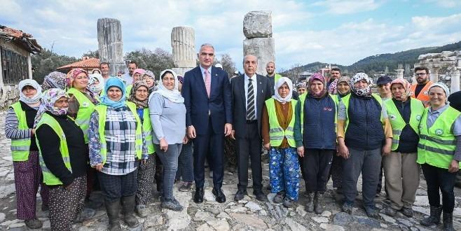 Bakan Ersoy "Geleceğe miras Stratonikeia Antik Kenti’ni tanıttı” 8 fe51a440 e00b 4093 9382 f7fa6381abb0