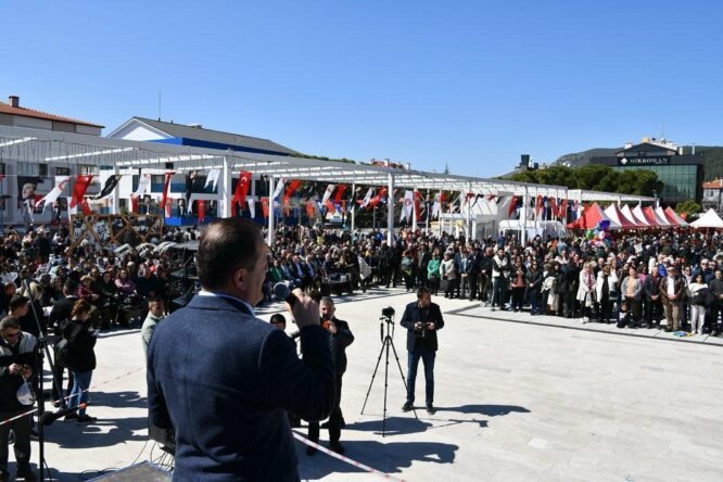 Hamsi Festivali'nde 5 ton hamsi dağıtıldı 20 431095877 18312909181122467 2679895345815932167 n e1710099198321