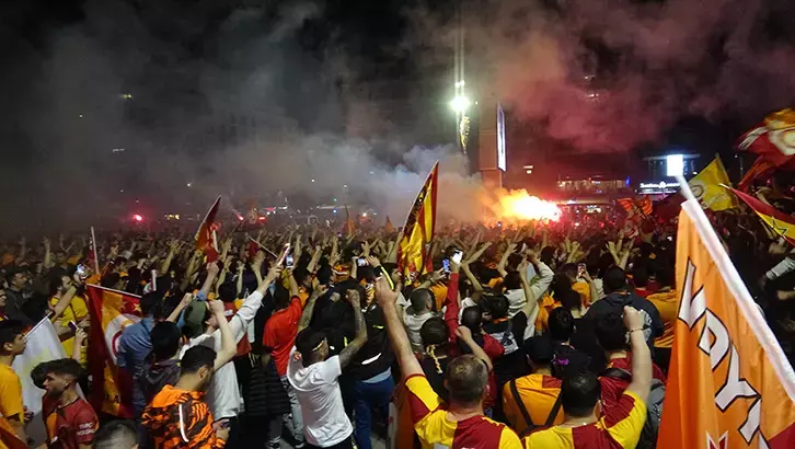 Galatasaray’ın şampiyonluğu Bodrum’da coşkuyla kutlandı 20 6477c9ba80a0321e48a3d8ea