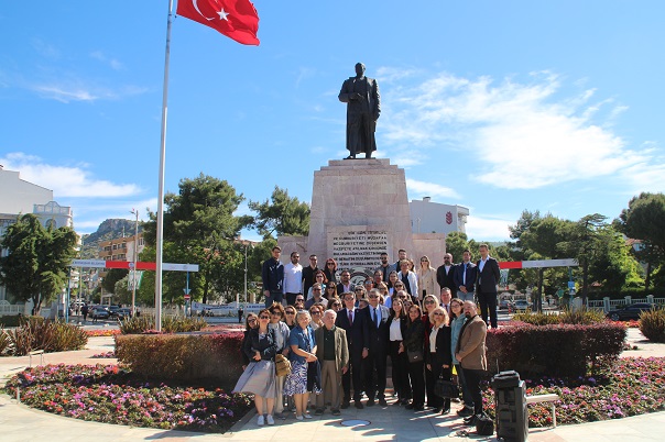 BİLİMSEL ECZACILIĞIN 185. YILI KUTLANDI 14 IMG 0862