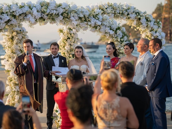 Hazal Buse Bozan & Mert Karaman'a görkemli düğün töreni 2 busedugun123