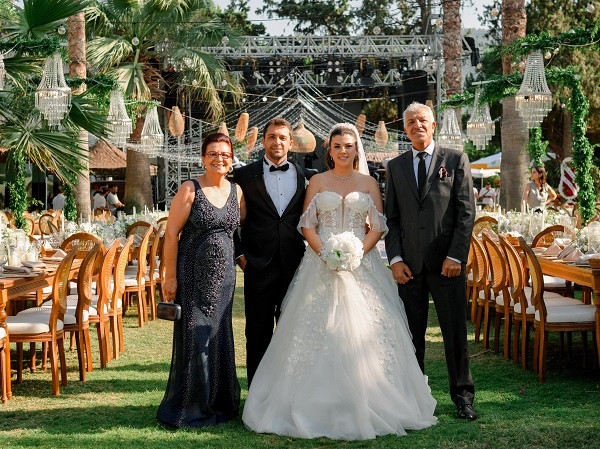 Hazal Buse Bozan & Mert Karaman'a görkemli düğün töreni 7 busedugun563236598