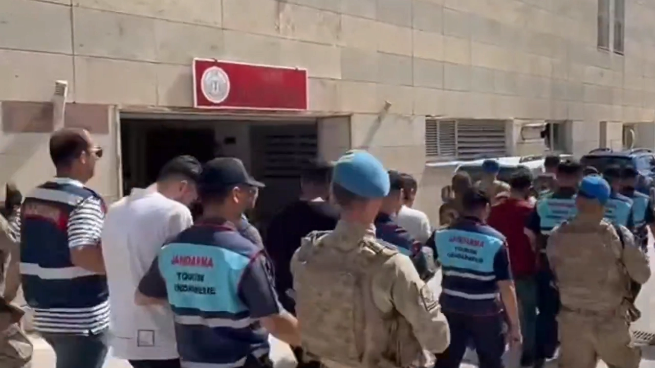 13 ilde 'Sibergöz-50' operasyonlarında 24 şüpheli yakalandı 9 13 ilde sibergoz 50 operasyonlari gaziantep istanbul elazig nigde edirnede gozaltilar var
