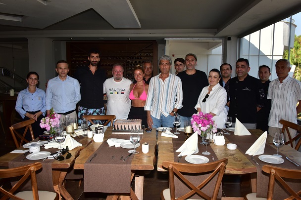 Bulent Kaya ve Azka Otel ekibi 1