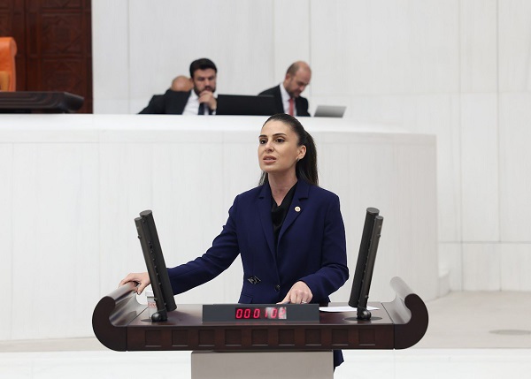 GIZEM OZCAN FOTO 2