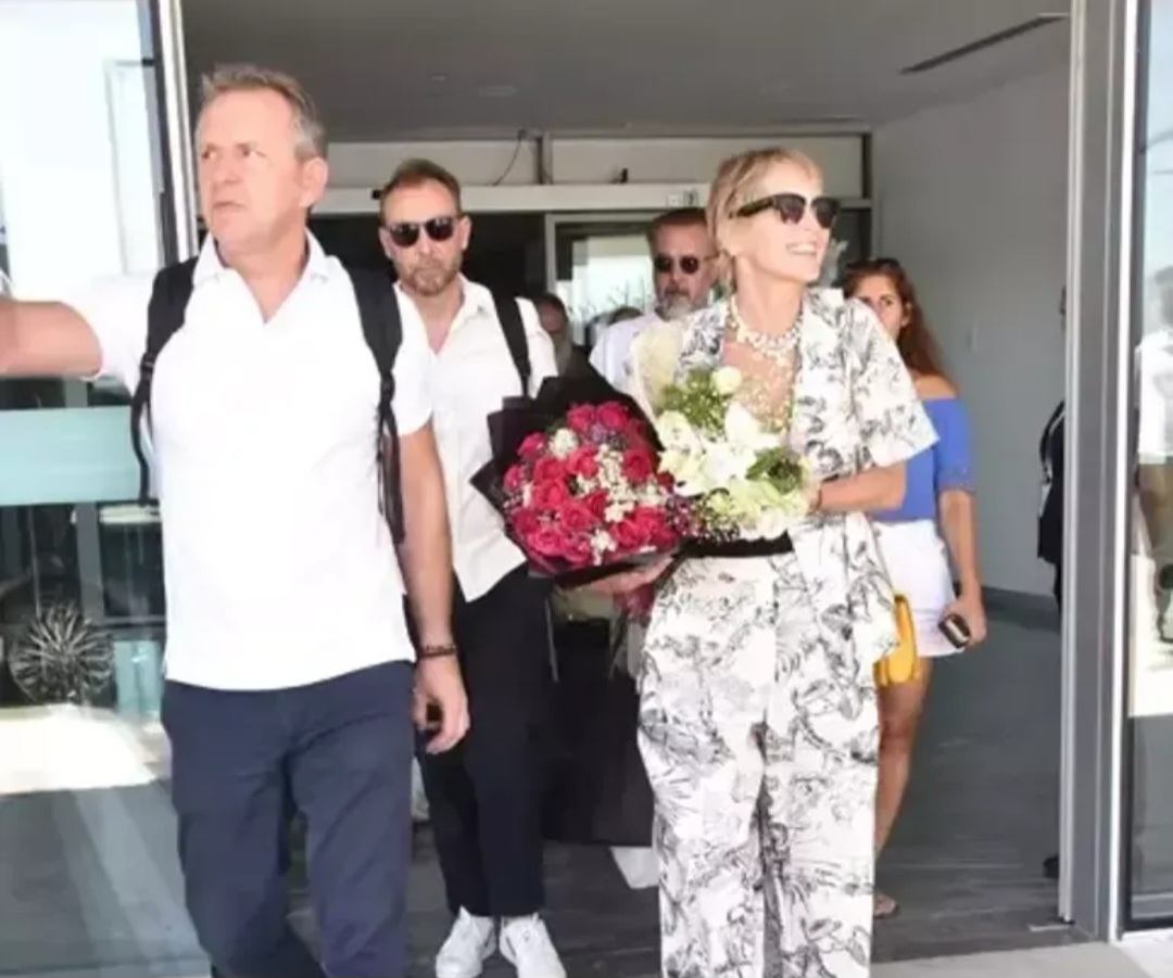 Ünlü Yıldız Sharon Stone Bodrum'da! 13 Screenshot 20240731 182741 Samsung Internet