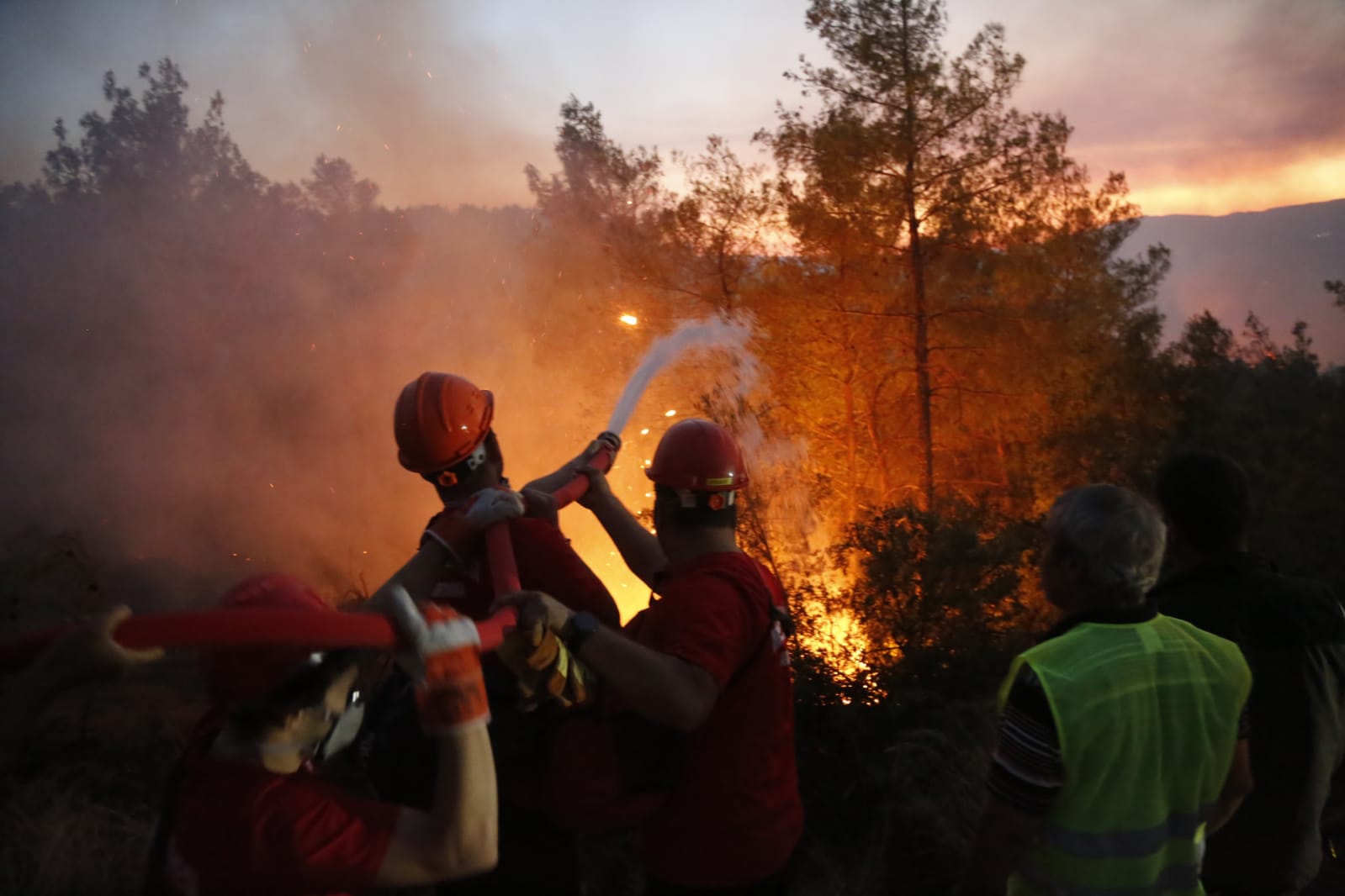 Yatağan'da orman yangına mücadele devam ediyor 13 IMG 20240818 WA0104