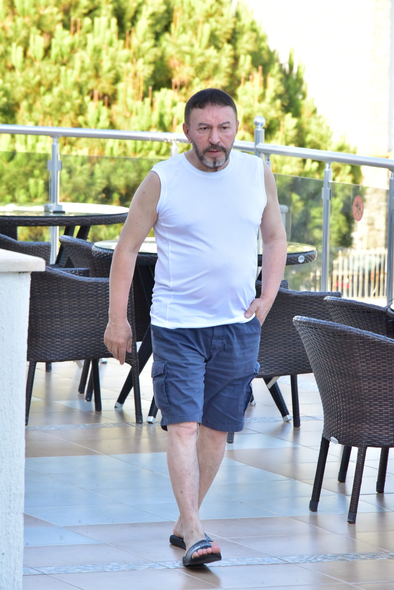 MUSTAFA TOPALOĞLU “MÜZİK PİYASASINDA 1 NUMARA BENİM” 1 Mustafa Topaloglu 1 rotated