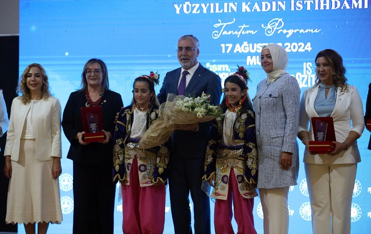 Bakan Vedat Işıkhan,Kadın İstihdamının Desteklenmesi Projesi 2. ayağında başlıyor 19 bakan isikhan mugla da kadin istihdami is poz 4 17730014 amp