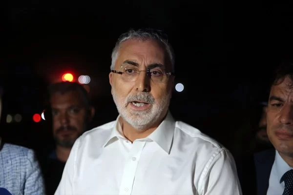 Bakan Işıkhan: Vatandaşların Yangınlara Karşı Teyakkuzda Olmasını İstirham Ediyorum 18 bakan isikhan mugla da yanginlarla ilgili aci 2 17730579 amp e1723933375138