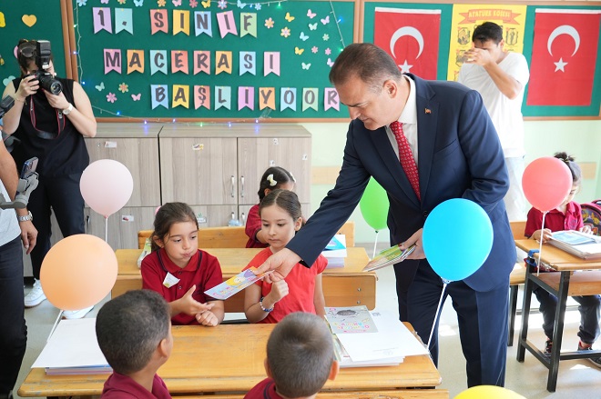 Vali Akbıyık’ın Ders Zilini Çalmasıyla Başladı 4 DSC 2295