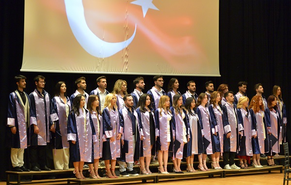 Diş Hekimliği Fakültesinin İlk Mezunları Meslek Yaşamlarına Uğurlandı 8 TEV 9016