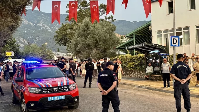 Fethiye'de çıkan kavgada 13 kişi yaralandı 12 a a 20240907 35590885 35590883 f e t h i y e d e i k i g r u p a r a s i n d a c i k a n k a v g a d a 13 k i s i y a r a l a n d i e1725751311688